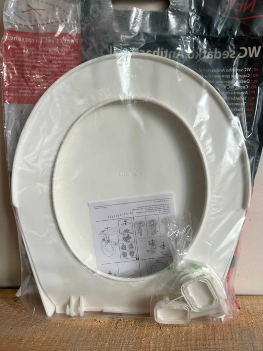 НОВА Тоалетна чиния Alca + Антибактериална седалка + Бутон