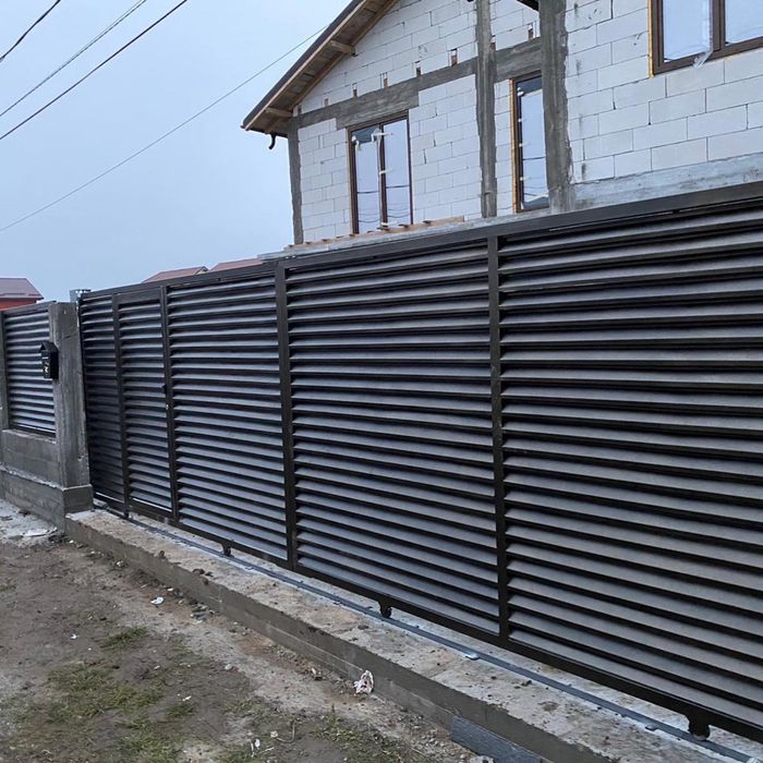 Porti - Garduri Model JALUZEA ( Stacheti )