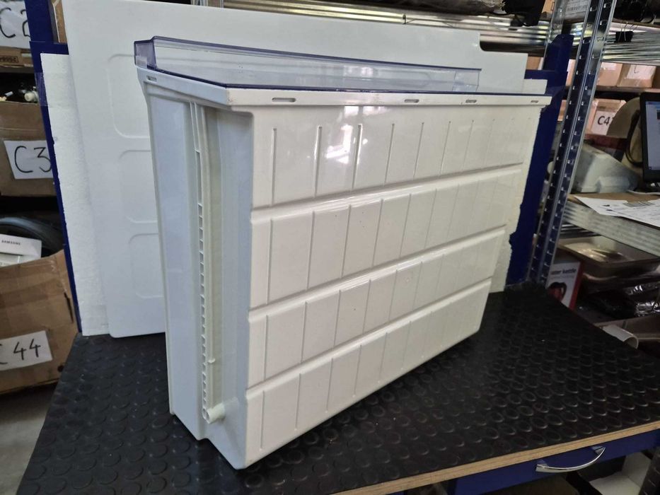 Cutie XXL , compartiment legume fructe combina , frigider Beko RCNE520E20DZM 575 x 485 x 185 mm in stare buna / R22
