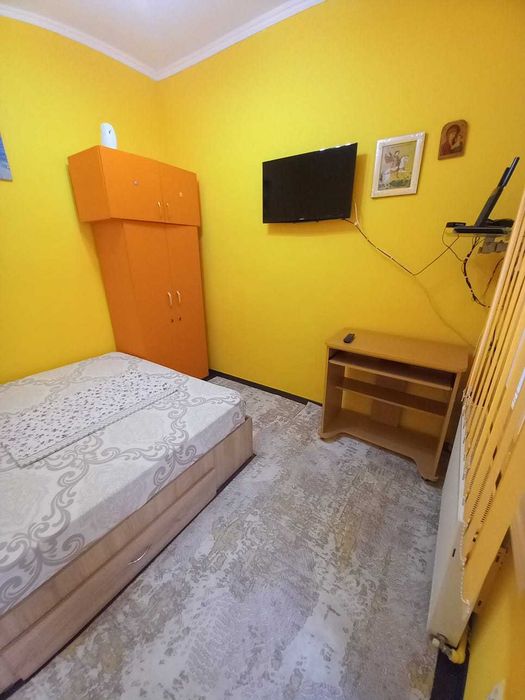 Închiriez,Cameră la Curte Zonă Centrală
