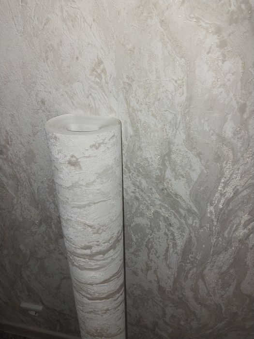 Продам рулон обоев неполный