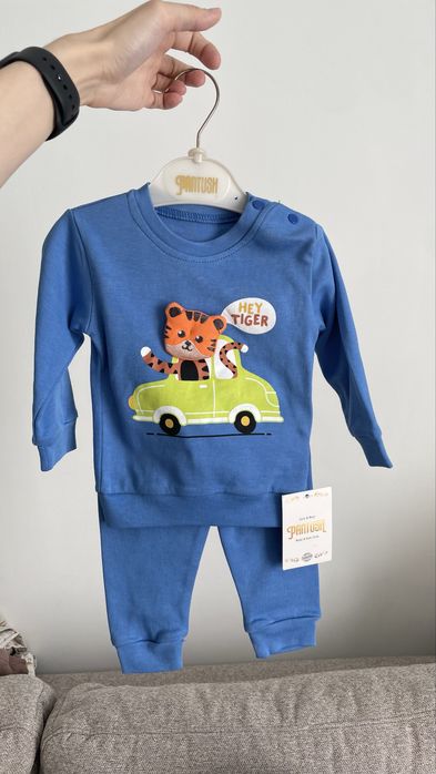 Продам новый детский костюм