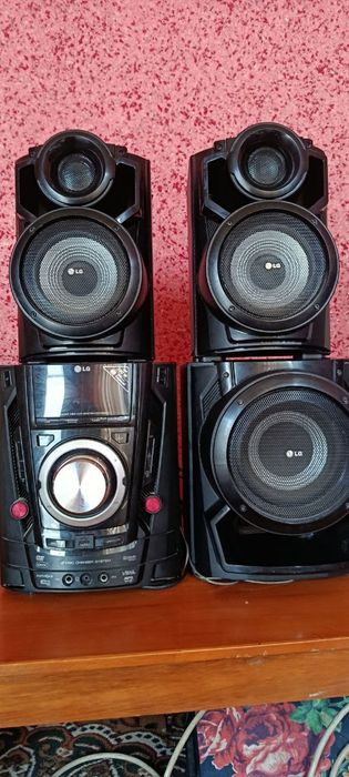 Muzikalni sentr sotiladi xammayogʻi ishledi tiniq. Narxi 3 million.