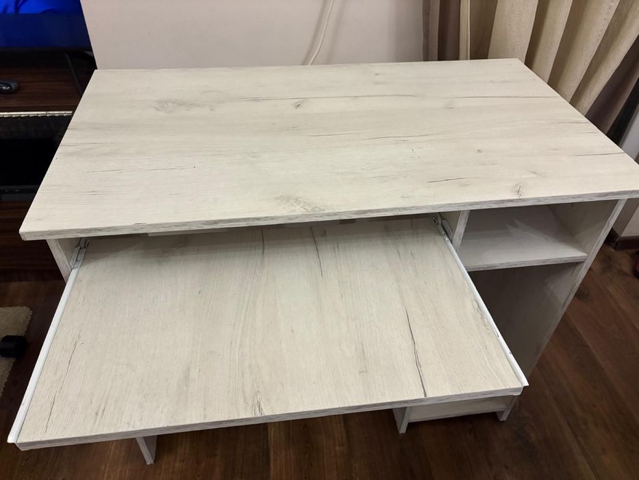 Бюро от бял дъб