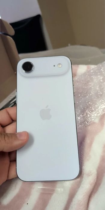Продам iPhone Air 17 Sky blue 100% AKB
