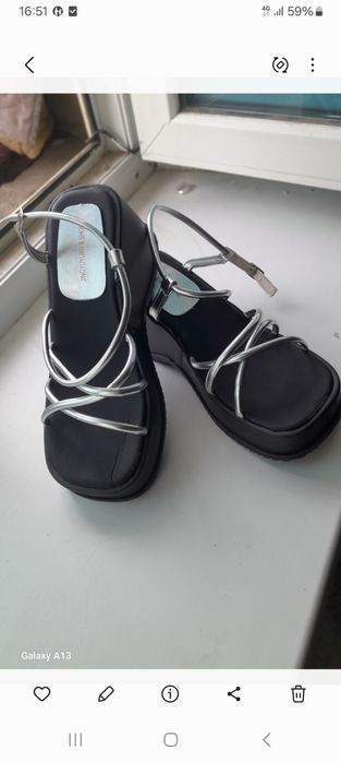 Продам женские босоножки