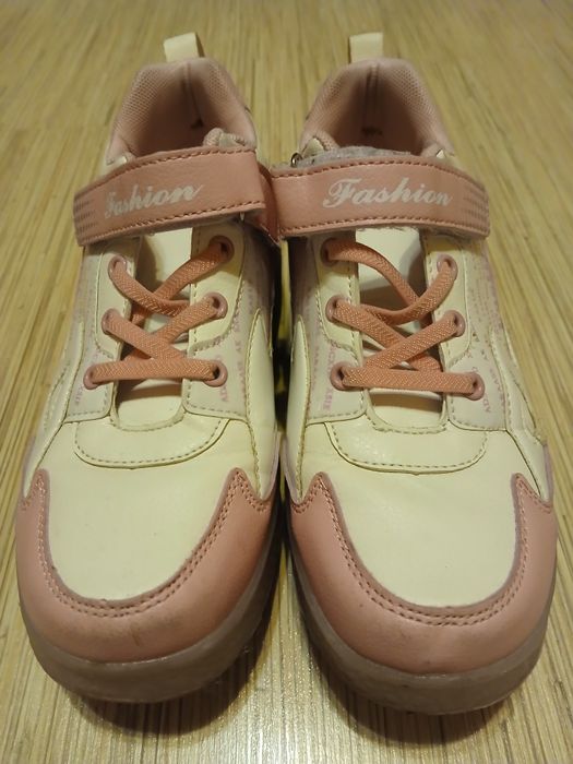 Светещи маратонки с колелца, размер 38