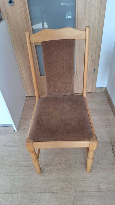 Дървена разтегателна маса с 6 стола