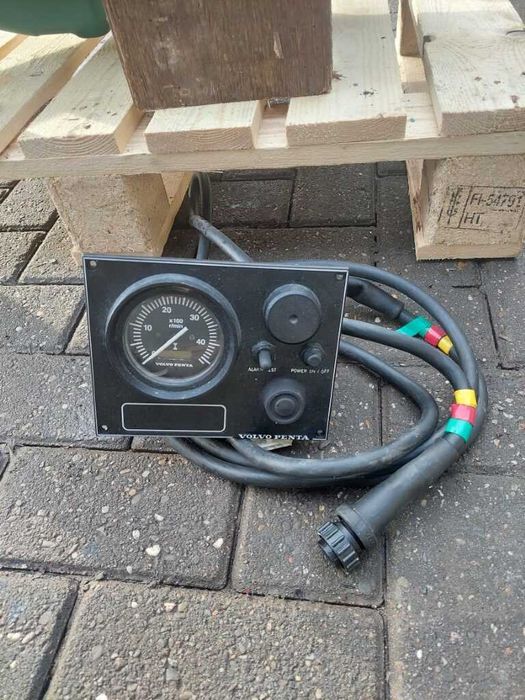 Motor marin Volvo Penta MD2040 cu tablou de bord