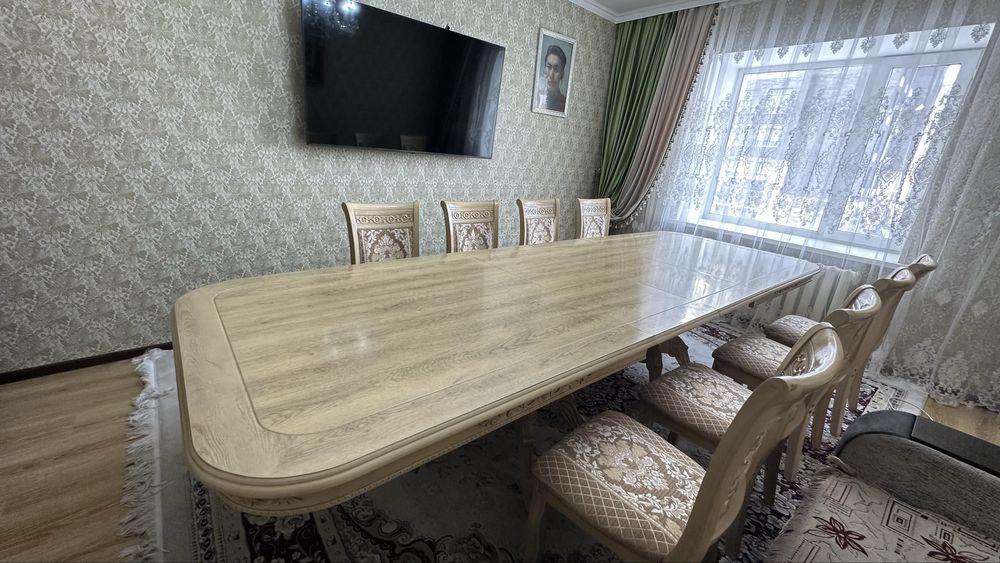 Стол со стульями