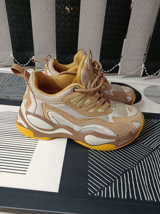 Кроссовки женские 37-38