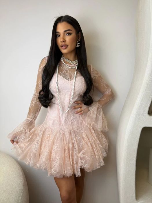 Дантелена рокля хит