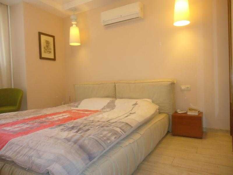 Дава се под наем Тристаен апартамент в Бургас, Център - 100 кв.м за 847.62 € - Снимка #9