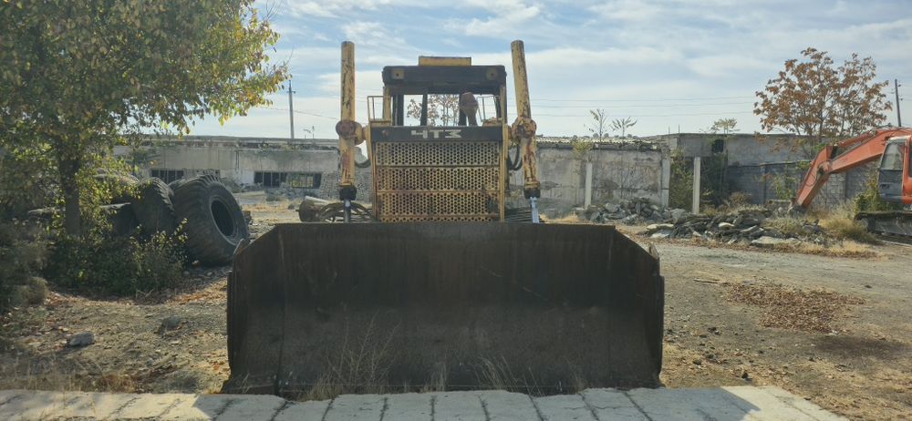 2005 Yilda ishlab chiqarilgan Buldozer B10M