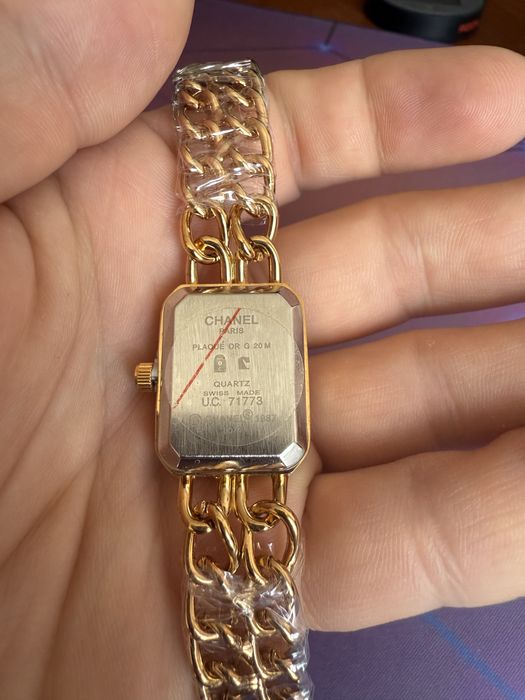 Продам часы женские