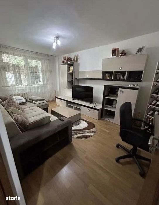 De vanzare apartament cu 3 camere si balcon,etajul 1,mobilat si utilat