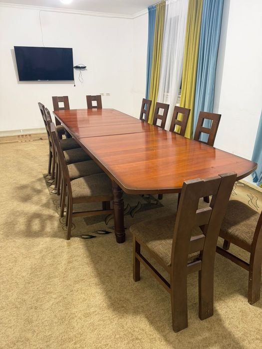 Стол и стулья деревянный