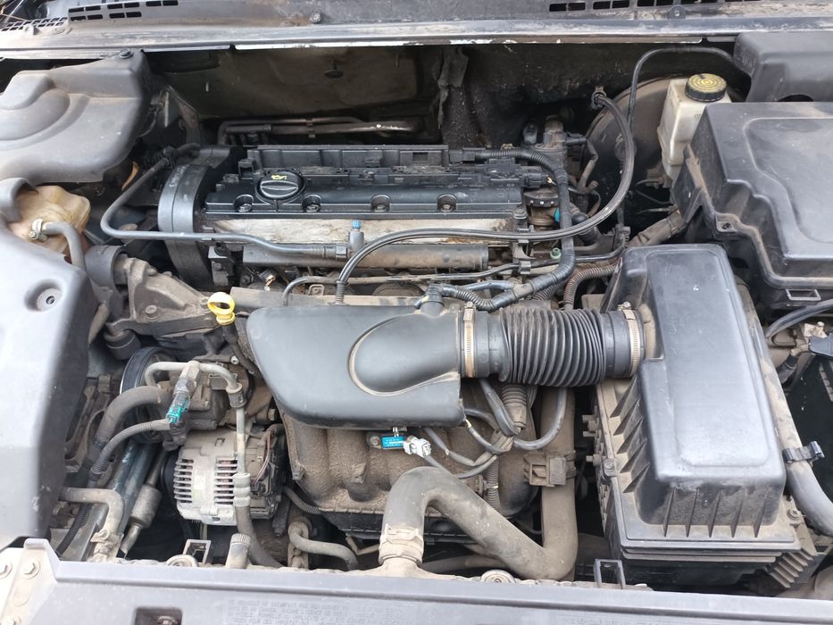 Продавам citroen c5 1.8 бензин 85 киловата на части