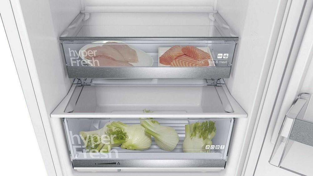 Хладилник с фризер SIEMENS KG39EAWCA 201см.
