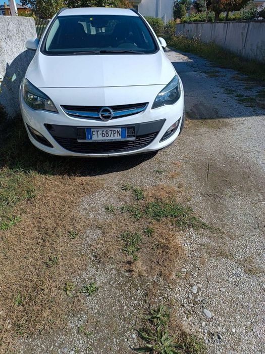 Dezmembrez Opel Astra j   Facelift Turbo benzina 1.4 16 v an 2015