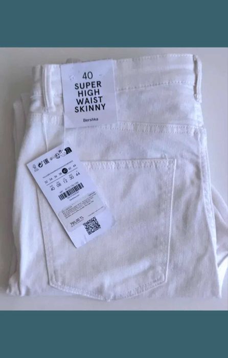 4"Bershka",Чёрн,Бел,Jeans Новые