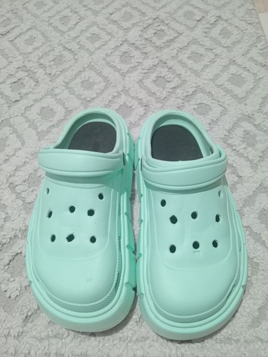 De vânzare crocs damă