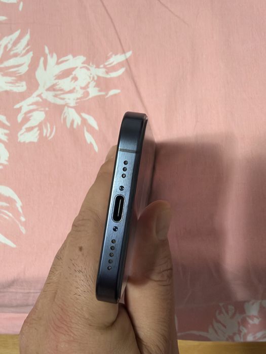 Iphone 15 pro albastru