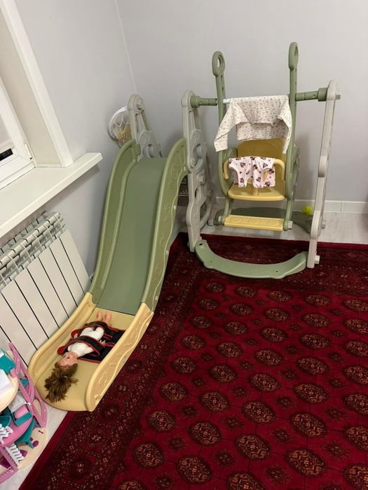 Продам детскую горку и качелю