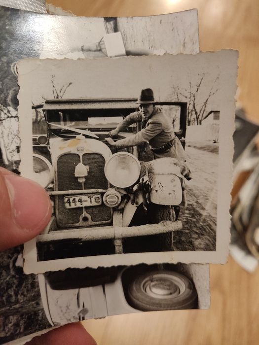 Vând colecție de 180 de poze vechi cu tematica auto