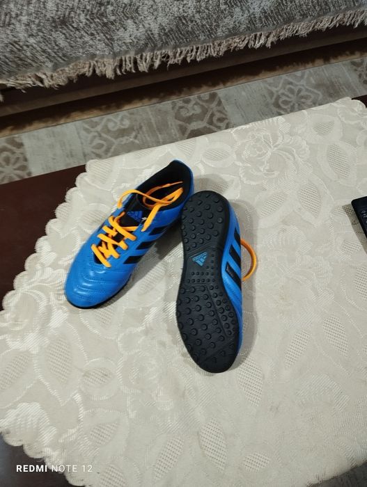 Адидас стоножки за футбол