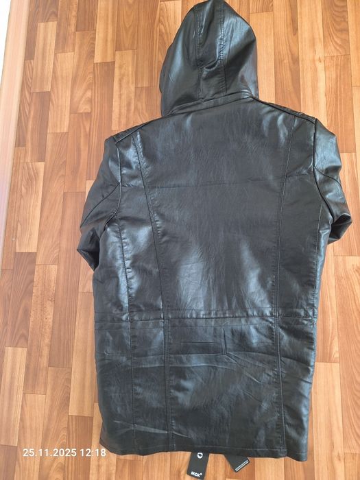 Куртка кожанная с капюшоном