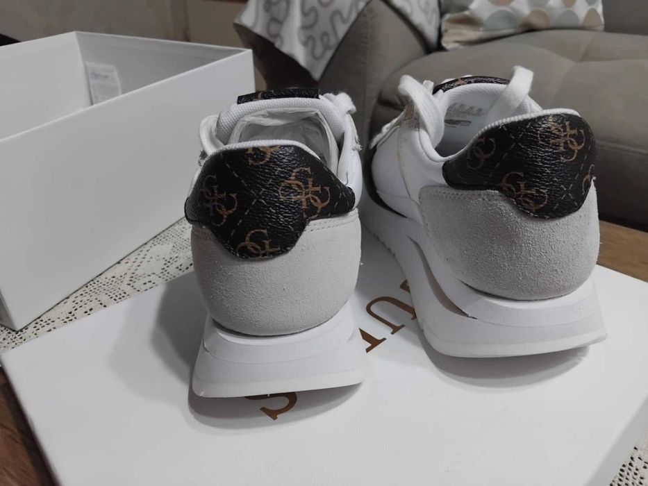 Нови дамски кожени маратонки GUESS 38 номер
