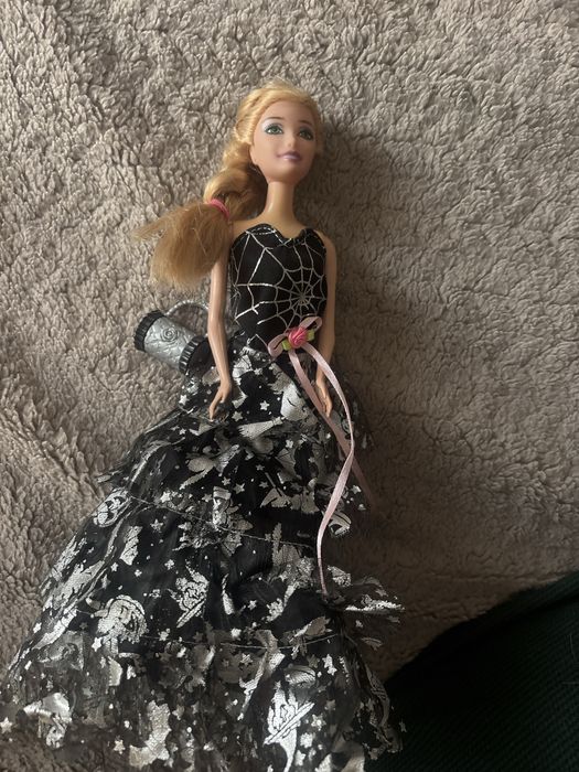 Барби ( оригинал ) и просто кукла