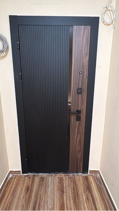 Дверь входная новая
