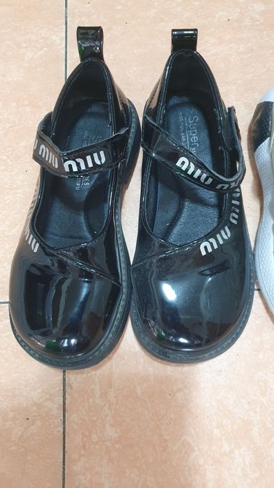 Детские туфельки и кроссовки для девочек