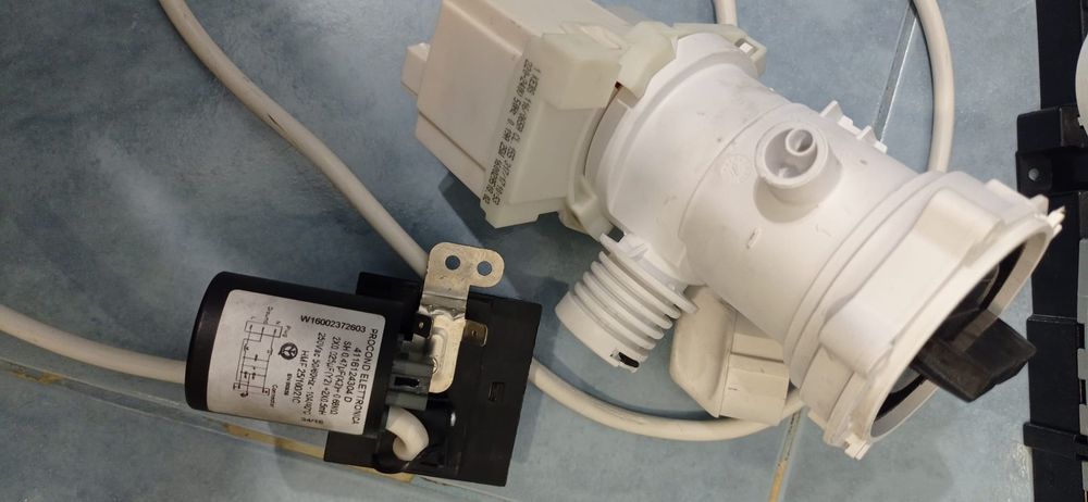 Резервни части за пералня Ariston Hot Point