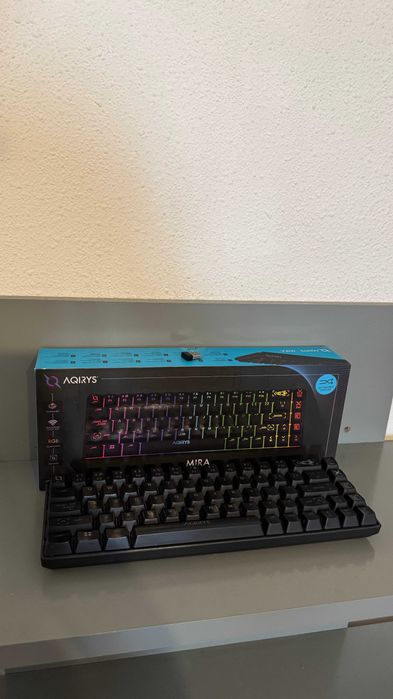Tastatură Gaming Wireless mecanica AQIRYS Mira, Bluetooth, USB, Layout US, negru, folosită