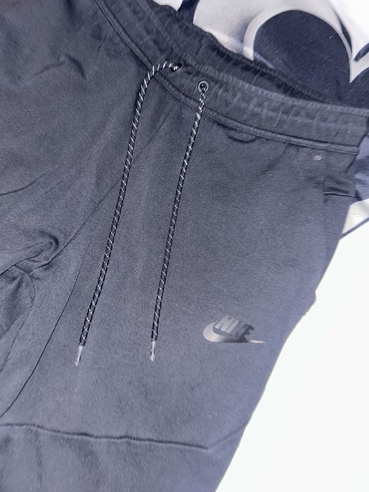 Pantaloni nike tech