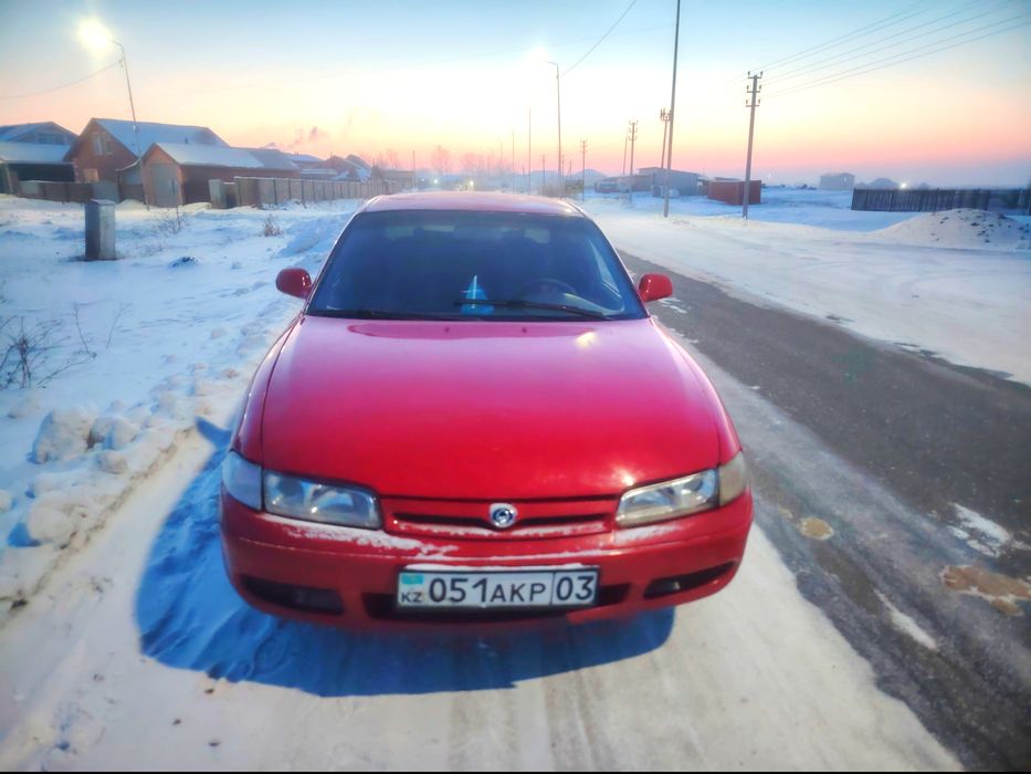 Мазда кронус на ходу.