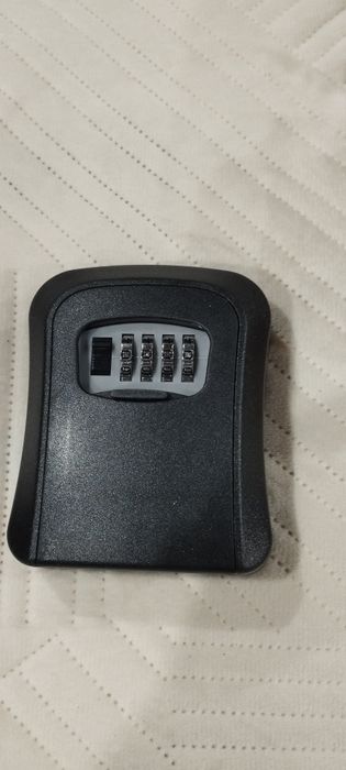 Продам ключницу новую