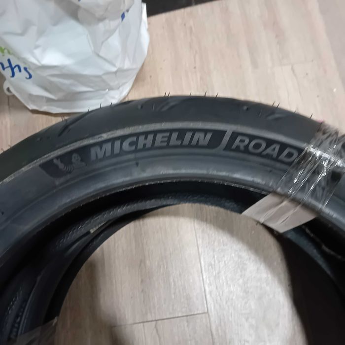 Гуми за мотор Michelin Road 6