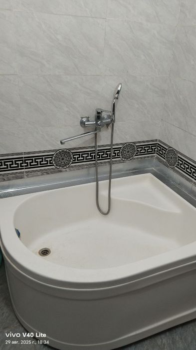 Kitob krug yonida Dom sotiladi 3 xona 64 kv metr hamma sharoiti bor