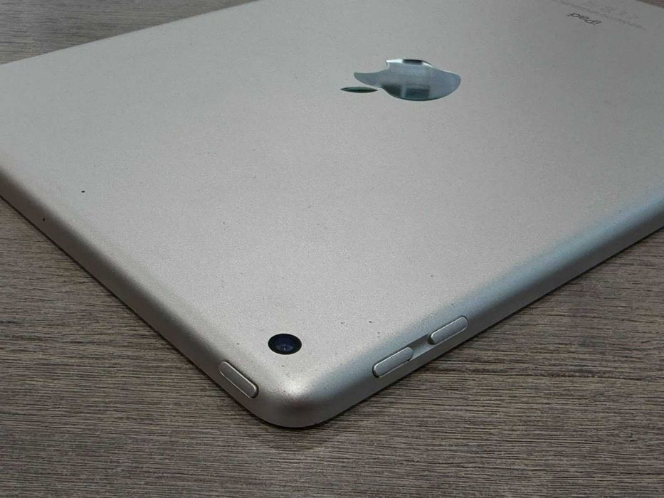 Apple iPad 6th Generation Wi-Fi 32GB
