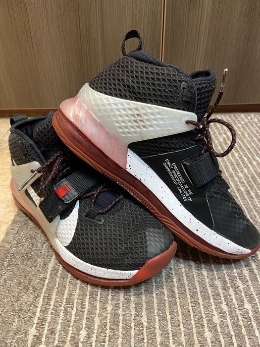 Продавам кецове Nike Basketboll Air Force Max ll