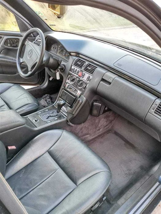 Автомобил Mercedes/ Мерцедес