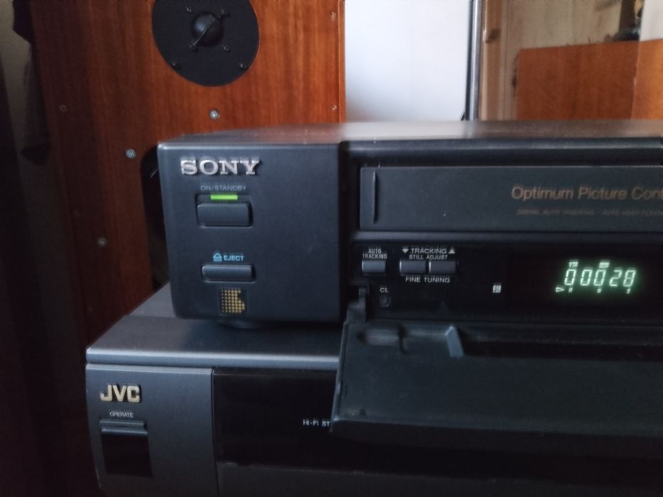 Video recorder Stereo JVC HRD 880eg și Sony.