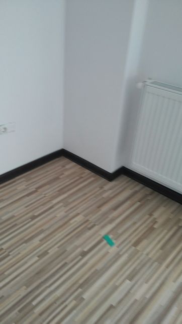 La 20 lei mp montaj parchet laminat spc