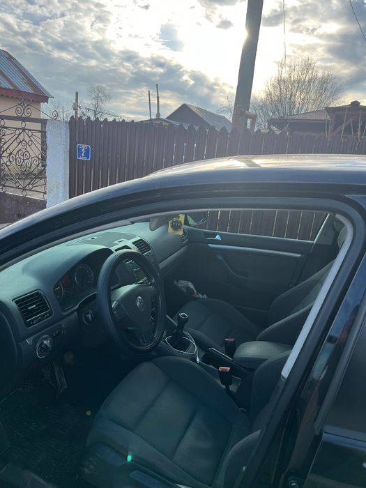 Vând Golf 5 1.9 tdi