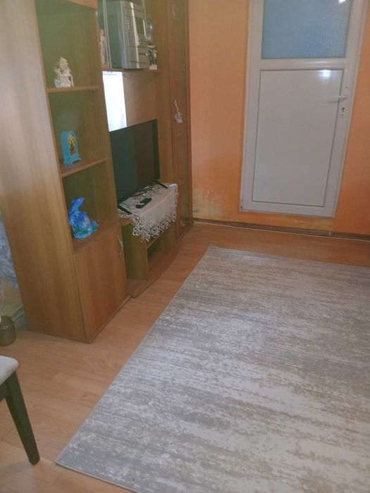 Închiriez cameră la curte.  Baie,  bucătărie.    Doar pentru o persoană