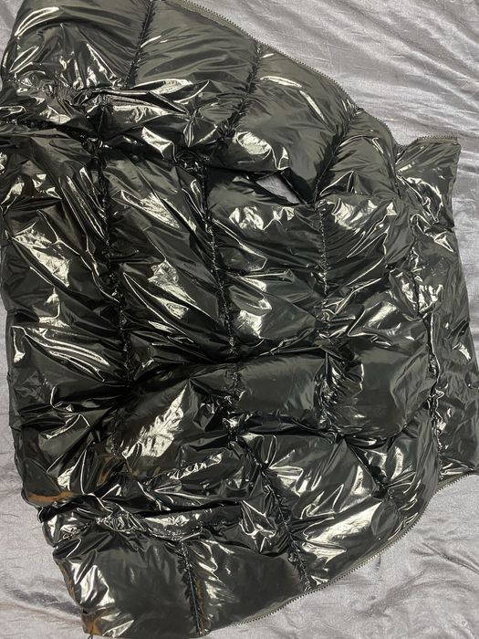 Vestă puffer neagră lucioasă